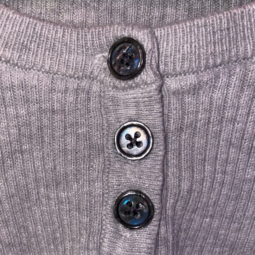 AMERICAN EAGLE GRAY LONG SLEEVE - Picture 2 of 4